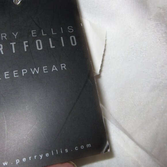 Perry Ellis White and Gray Sweatpants - Picture 3 of 6